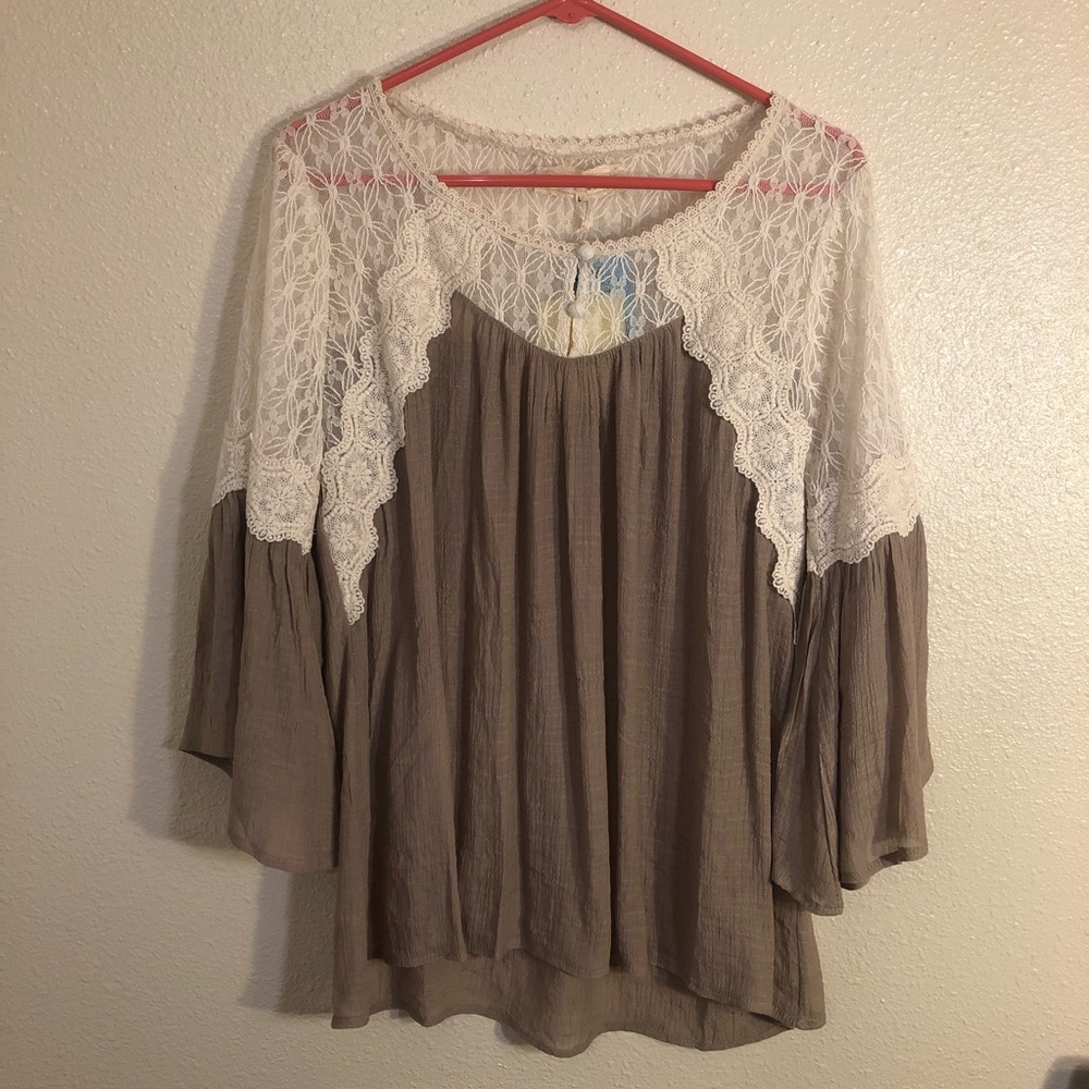 Tan & lace blouse - Picture 3 of 5